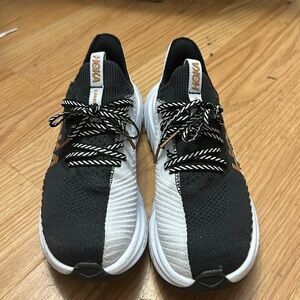 Hoka carbon X black on one-side white on other!!!!!!